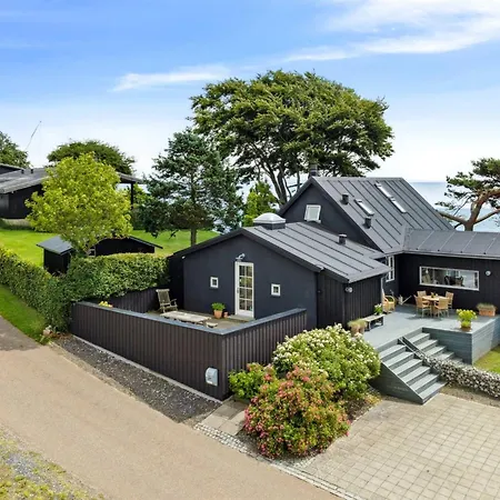 Sten - 30m From The Sea By Interhome