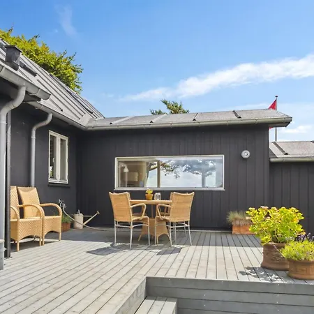 Sten - 30m From The Sea By Interhome *